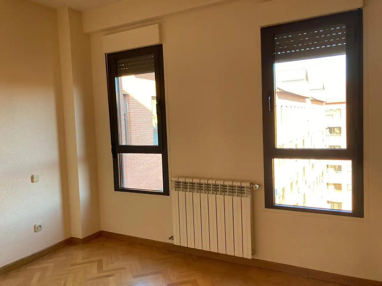 Bedroom of Flat for rent in Madrid  with Air Conditioner, Heating and Parquet flooring