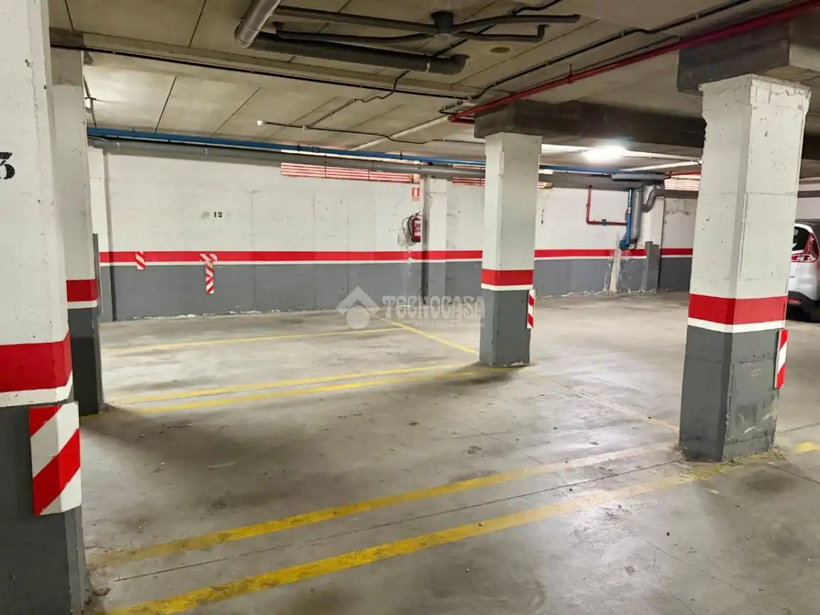 Parking de Piso en venta en Palencia con Calefacción y Trastero