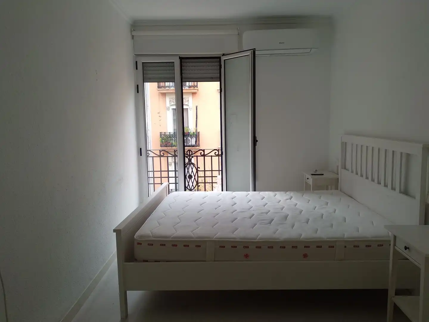 Habitación de Piso de alquiler en Valencia con Aire acondicionado y Amueblado
