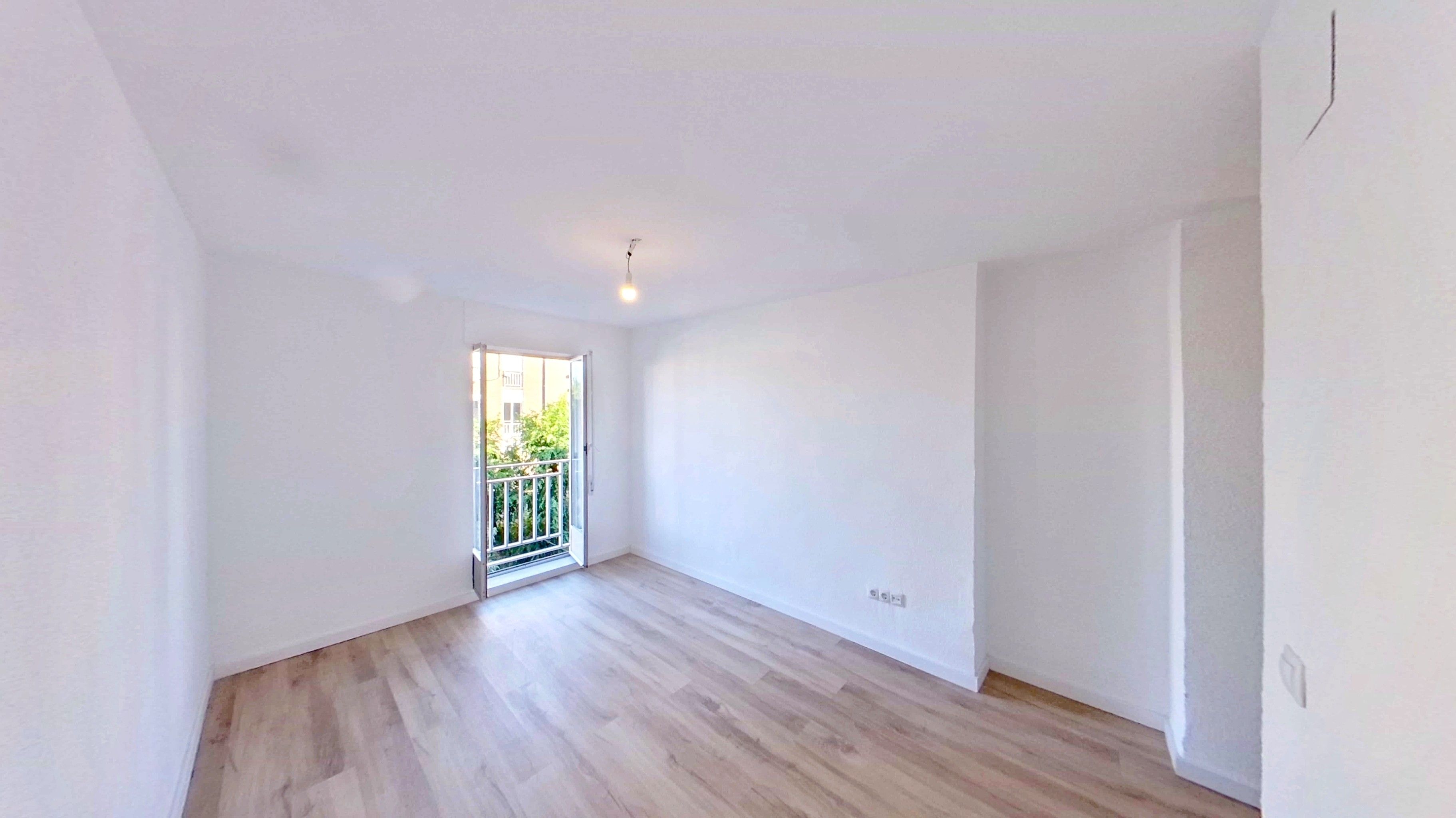 Dormitori de Apartament de lloguer en  Madrid Capital amb Forn i Es permeten mascotes