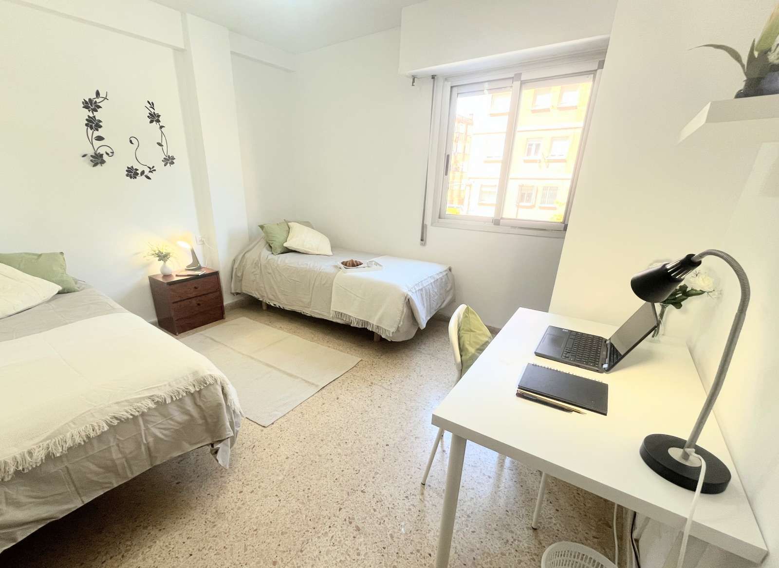 Bedroom of Flat to share in  Valencia Capital  with Air Conditioner, Heating and Terrace