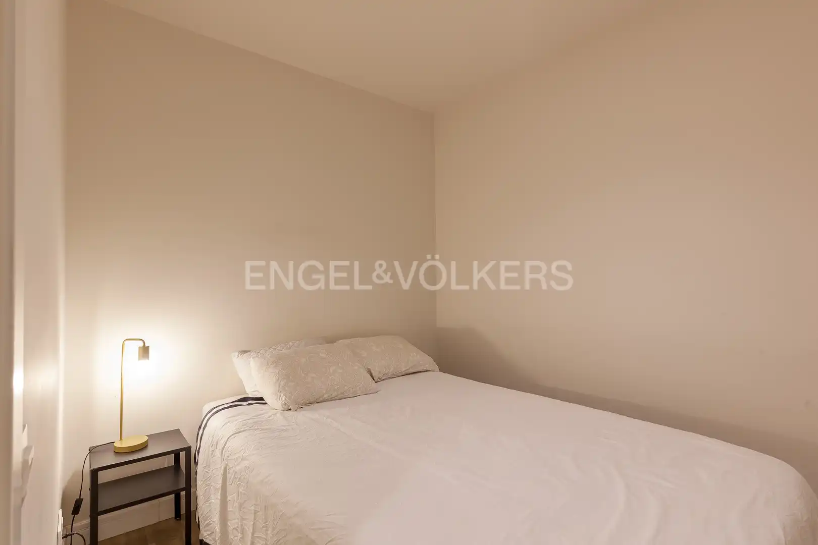 Schlafzimmer von Wohnung zur Miete in Madrid mit Klimaanlage, Heizung und Möbliert