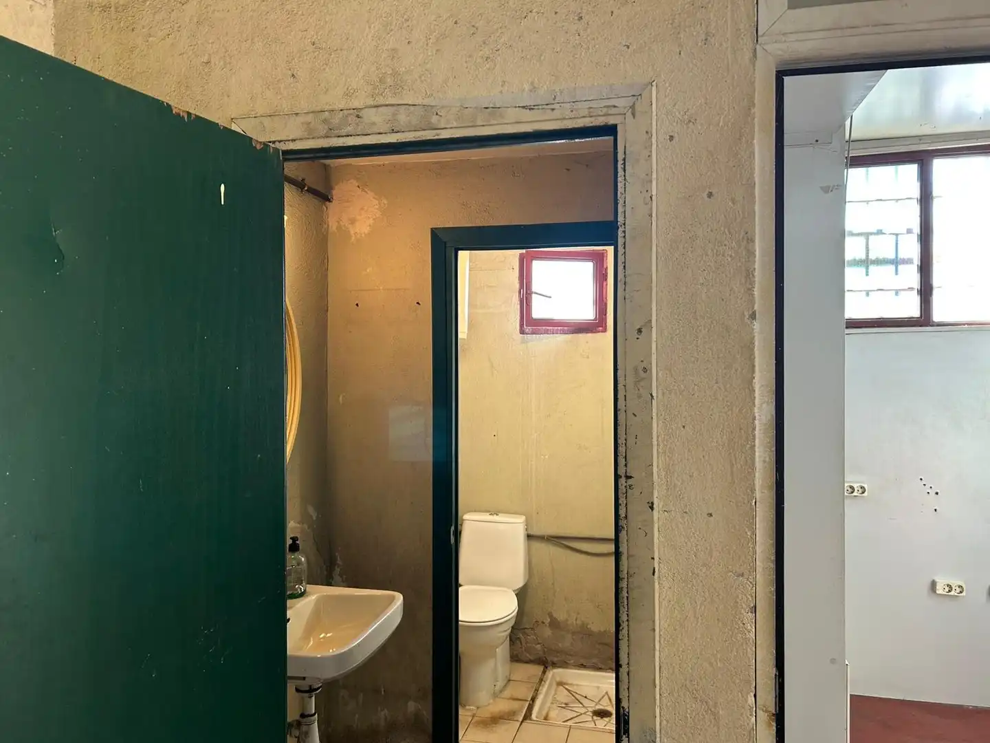 Baño de Nave industrial de alquiler en Alcalá de Henares