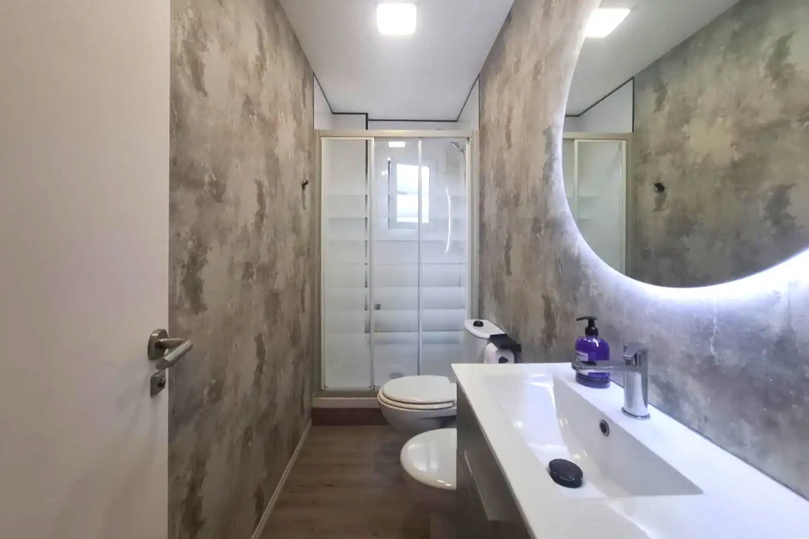 Bathroom of Flat for sale in Castelldefels  with Air Conditioner, Heating and Parquet flooring