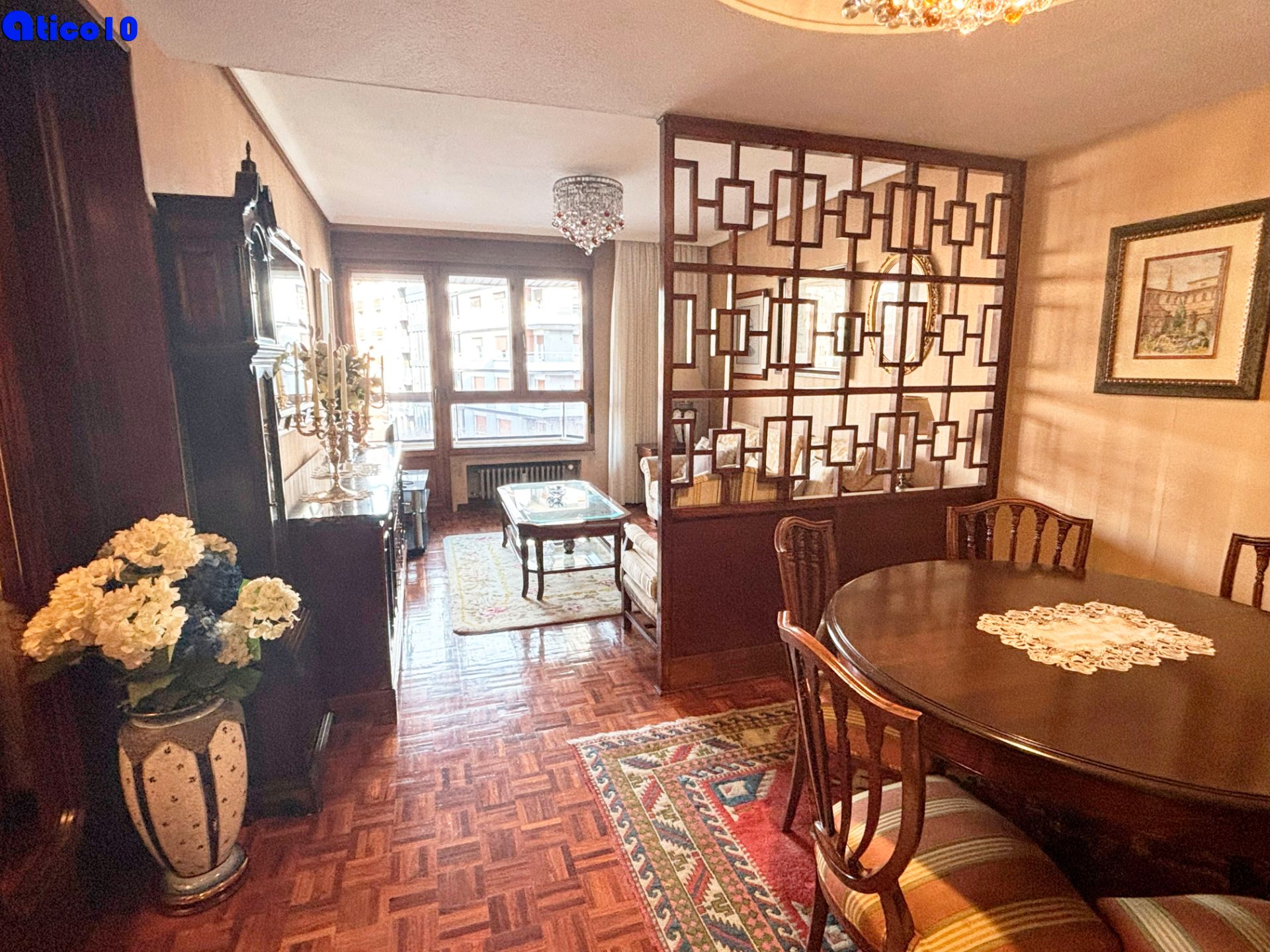 Sala d'estar de Pis en venda en Oviedo  amb Calefacció, Parquet i Terrassa