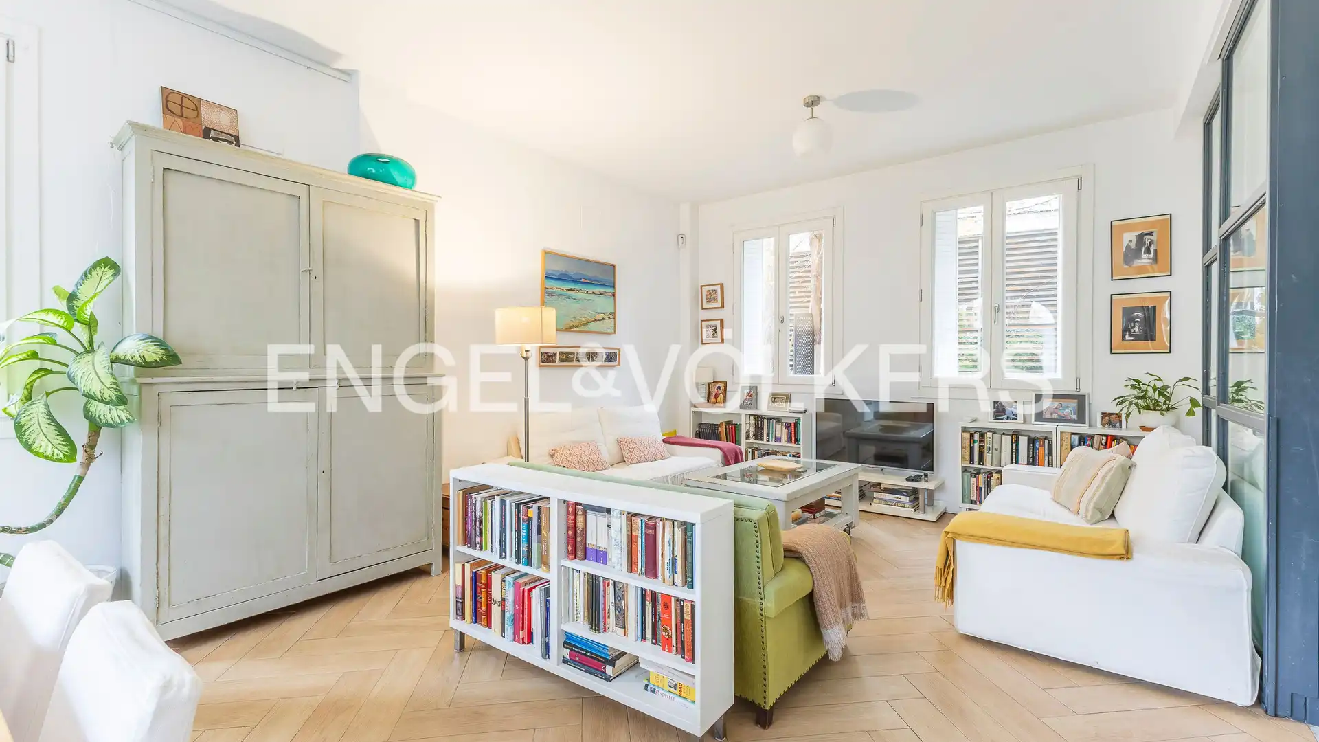 Sala de estar de Casa o chalet en venta en  Madrid Capital con Aire acondicionado, Calefacción y Jardín privado