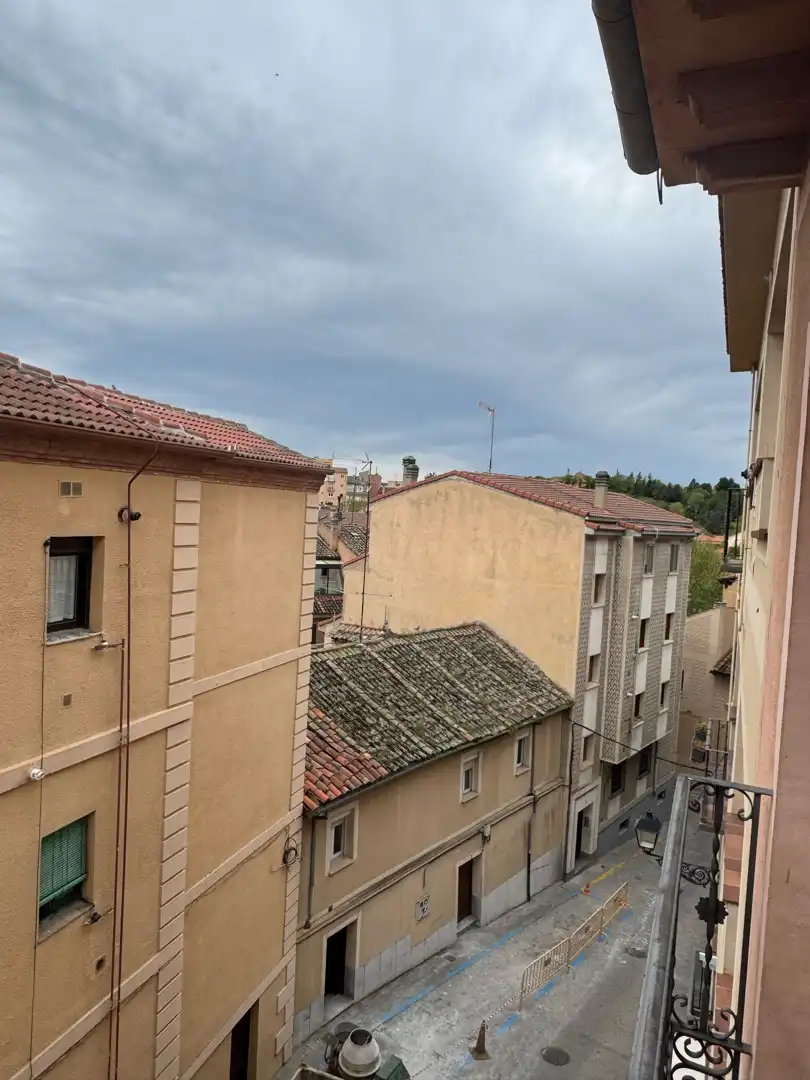 Vista exterior de Dúplex en venda en Segovia amb Calefacció i Balcó