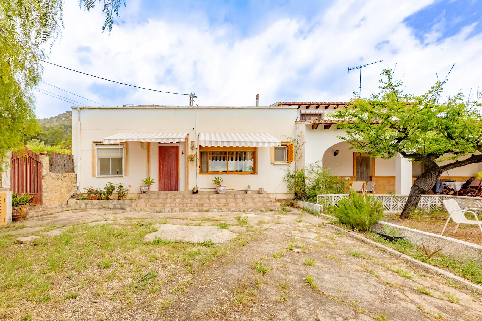 Außenansicht von Einfamilien-Reihenhaus zum Verkauf in Alcalalí mit Klimaanlage