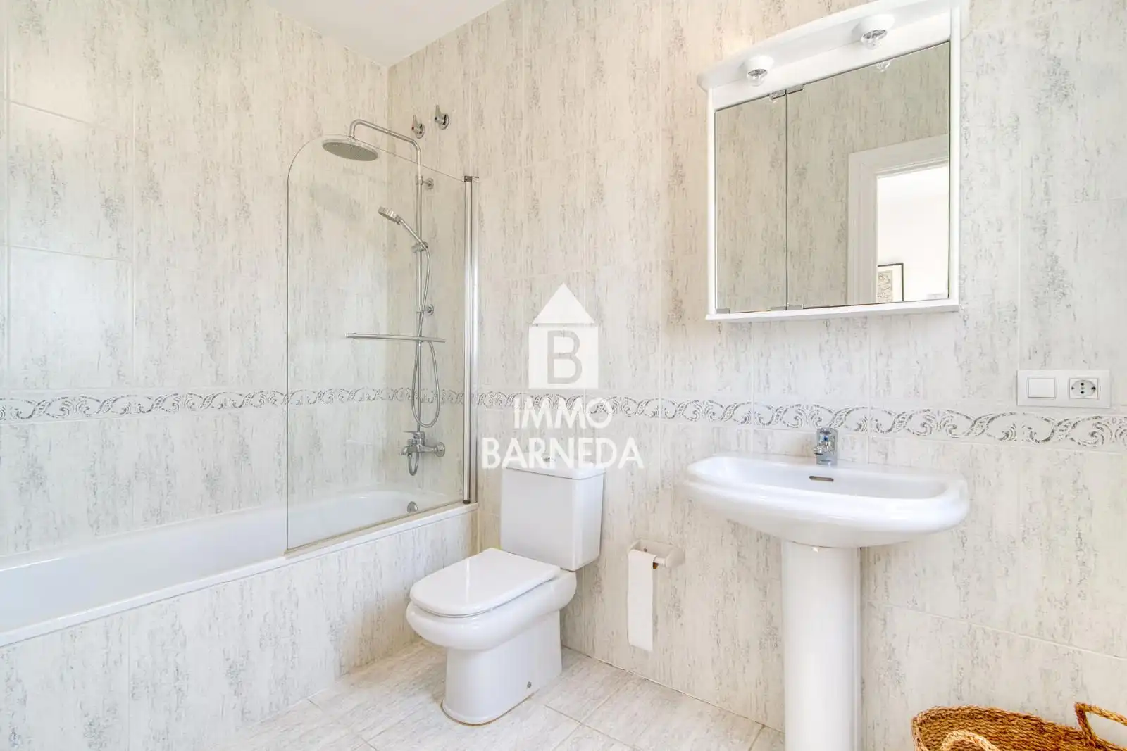 Bathroom of Houses for sale in Palau-saverdera  with Air Conditioner, Heating and Private garden