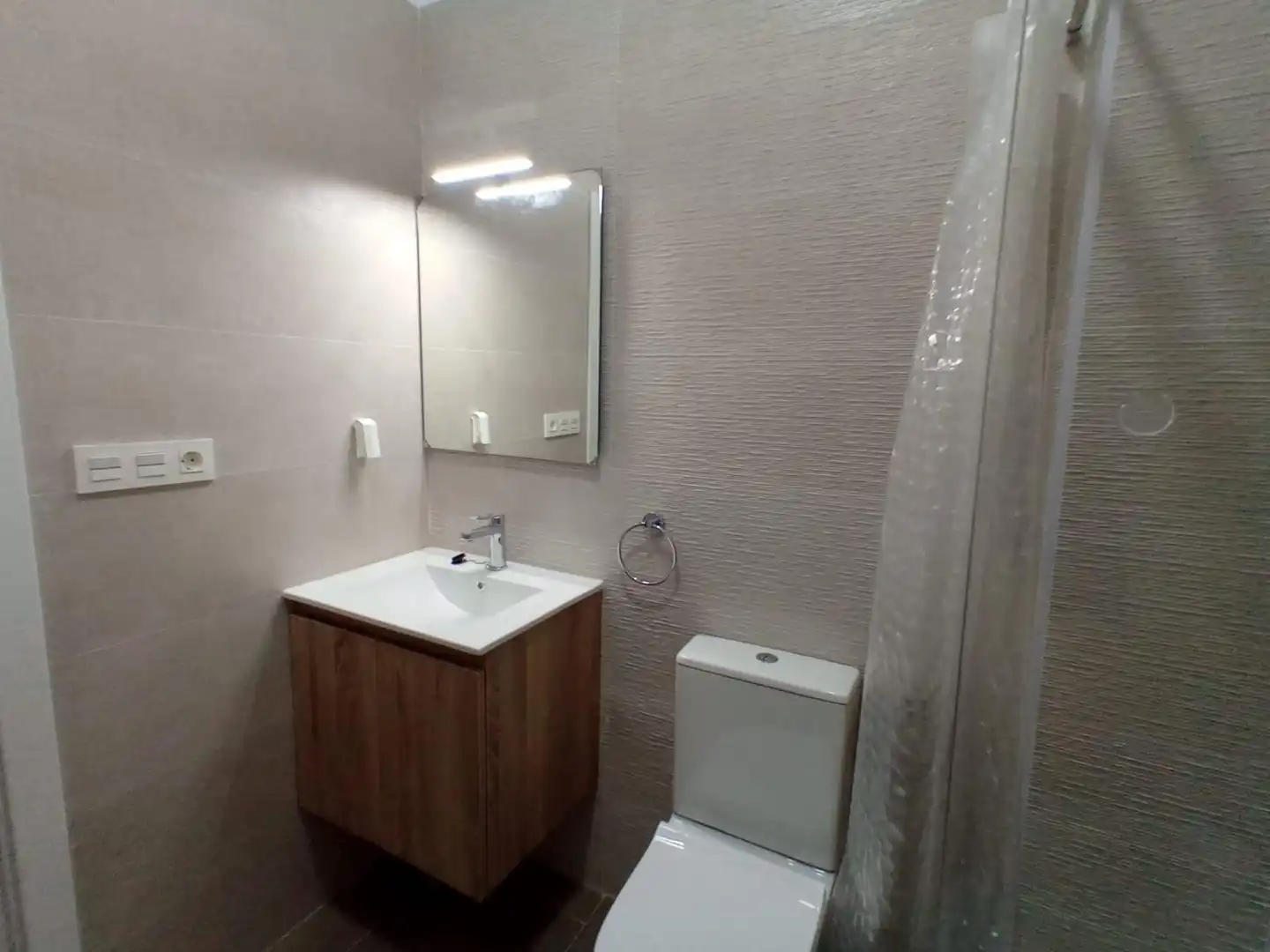 Bathroom of Study for rent in San Vicente del Raspeig / Sant Vicent del Raspeig  with Air Conditioner, Furnished and Oven