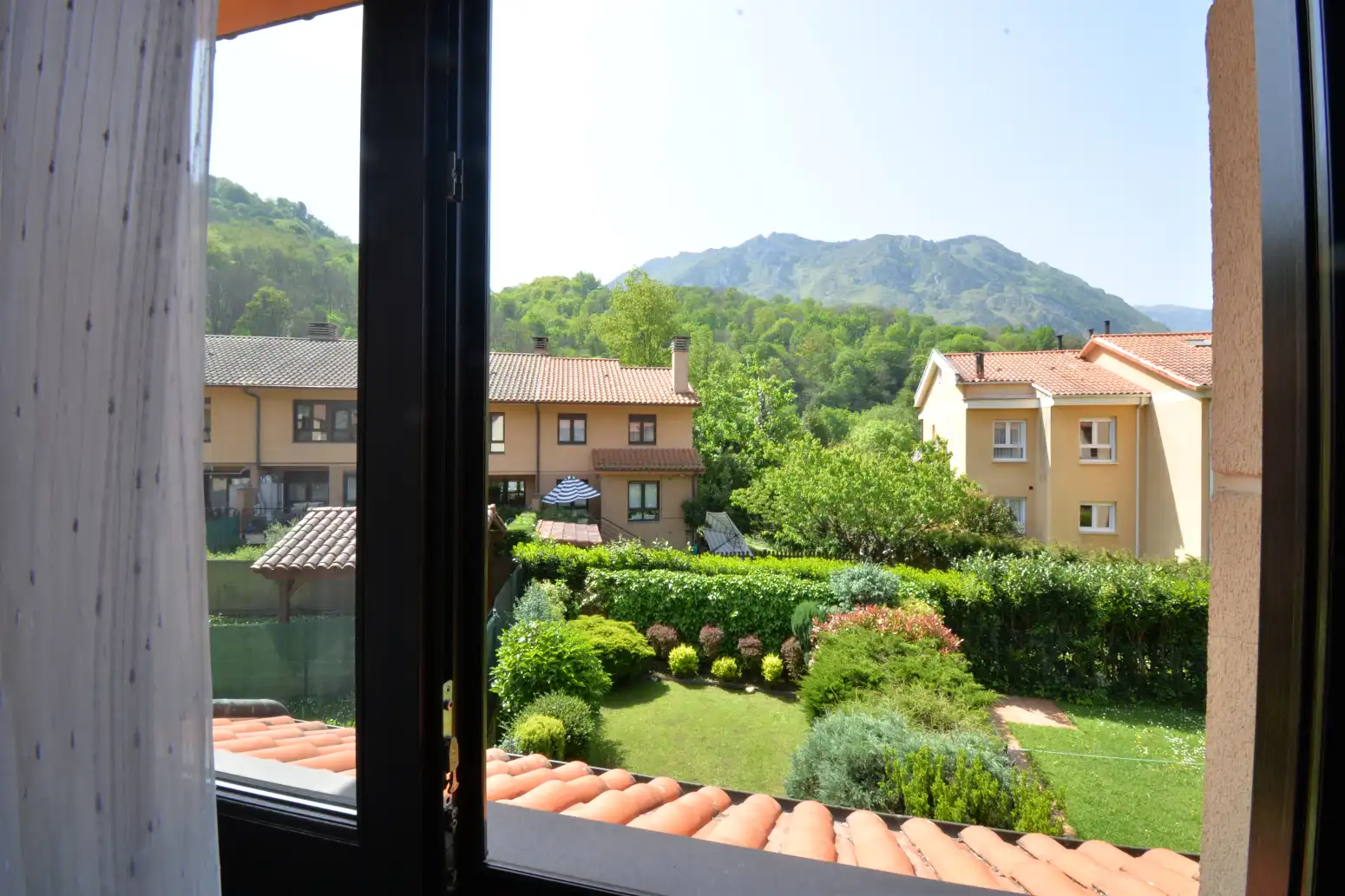 Jardín de Casa adosada en venta en Morcín con Calefacción, Jardín privado y Terraza