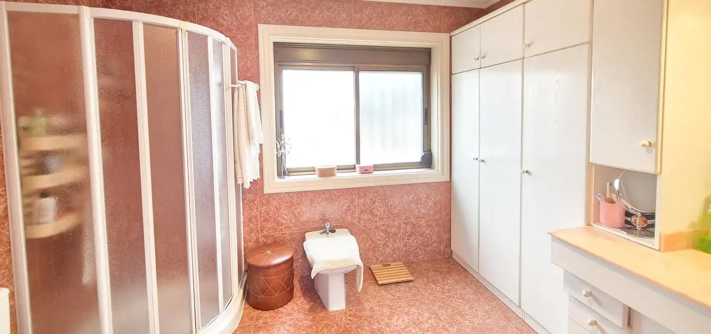 Bany de Casa o xalet en venda en Elche / Elx amb Aire condicionat, Jardí privat i Traster