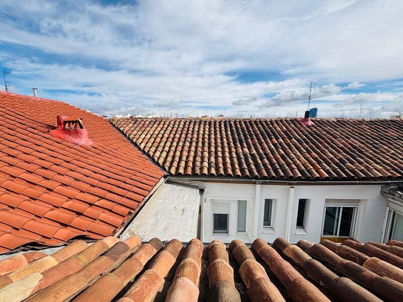 Exterior view of Attic for sale in  Madrid Capital  with Air Conditioner