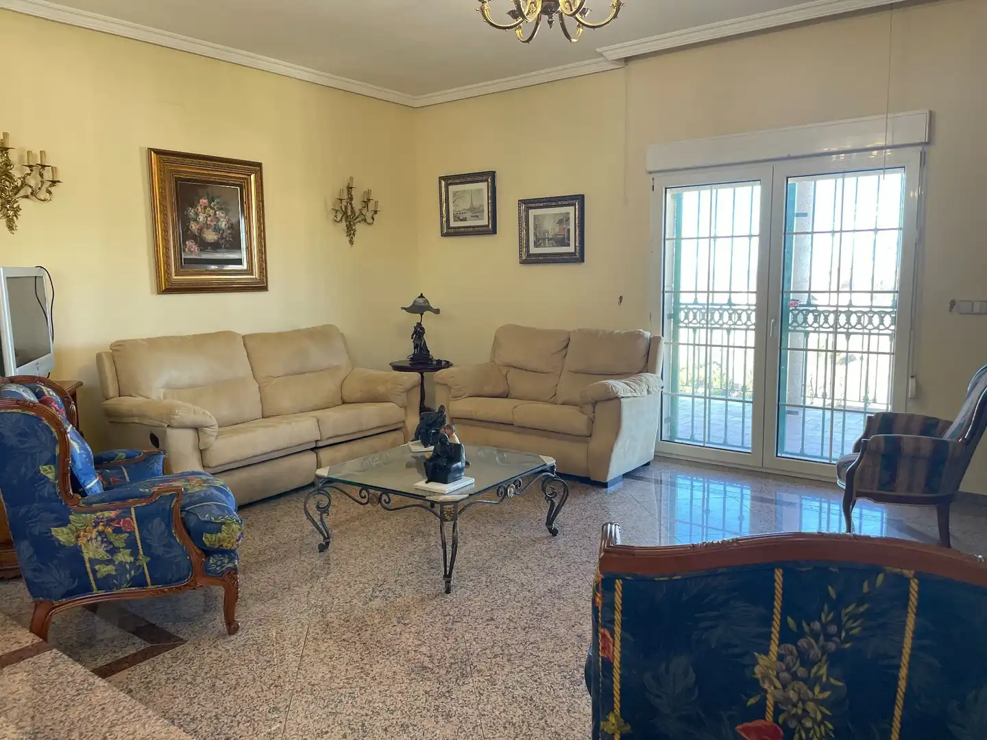 Sala d'estar de Casa o xalet en venda en Aranjuez amb Aire condicionat, Calefacció i Jardí privat