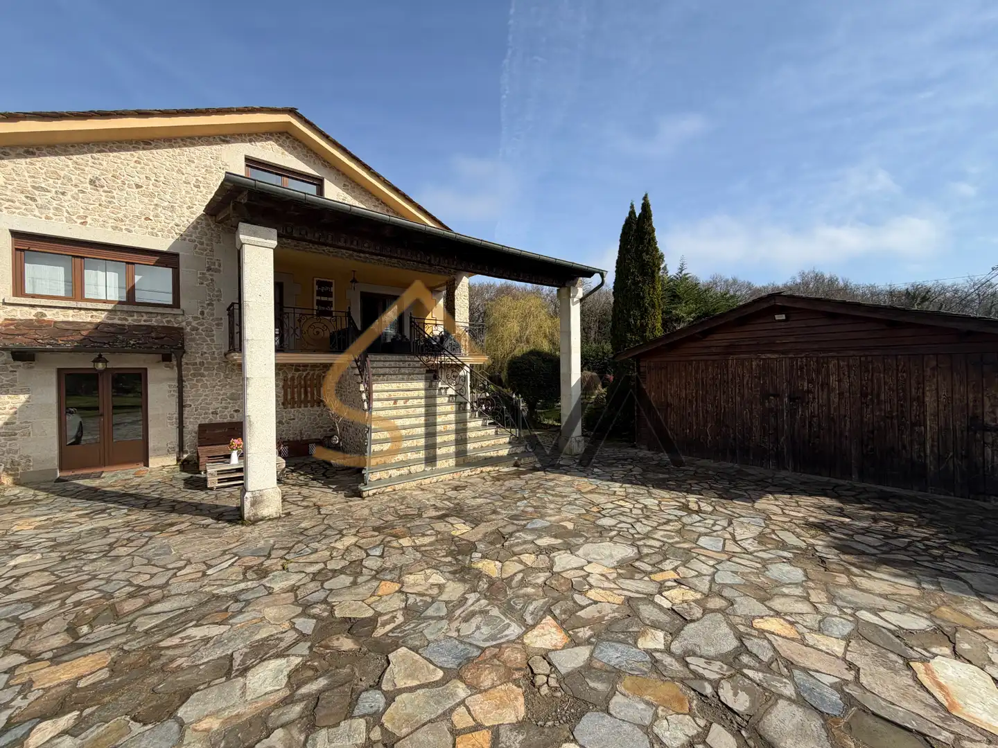 Vista exterior de Casa o xalet en venda en Lugo amb Calefacció, Jardí privat i Parquet