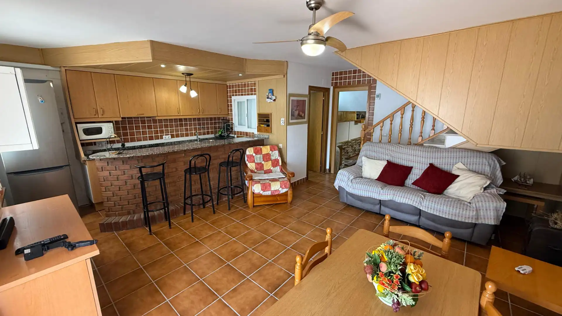Sala de estar de Casa adosada en venta en Roda de Berà con Calefacción, Jardín privado y Terraza