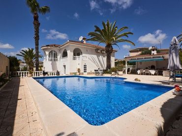 Villa avec piscine à vendre à Ciudad Quesada