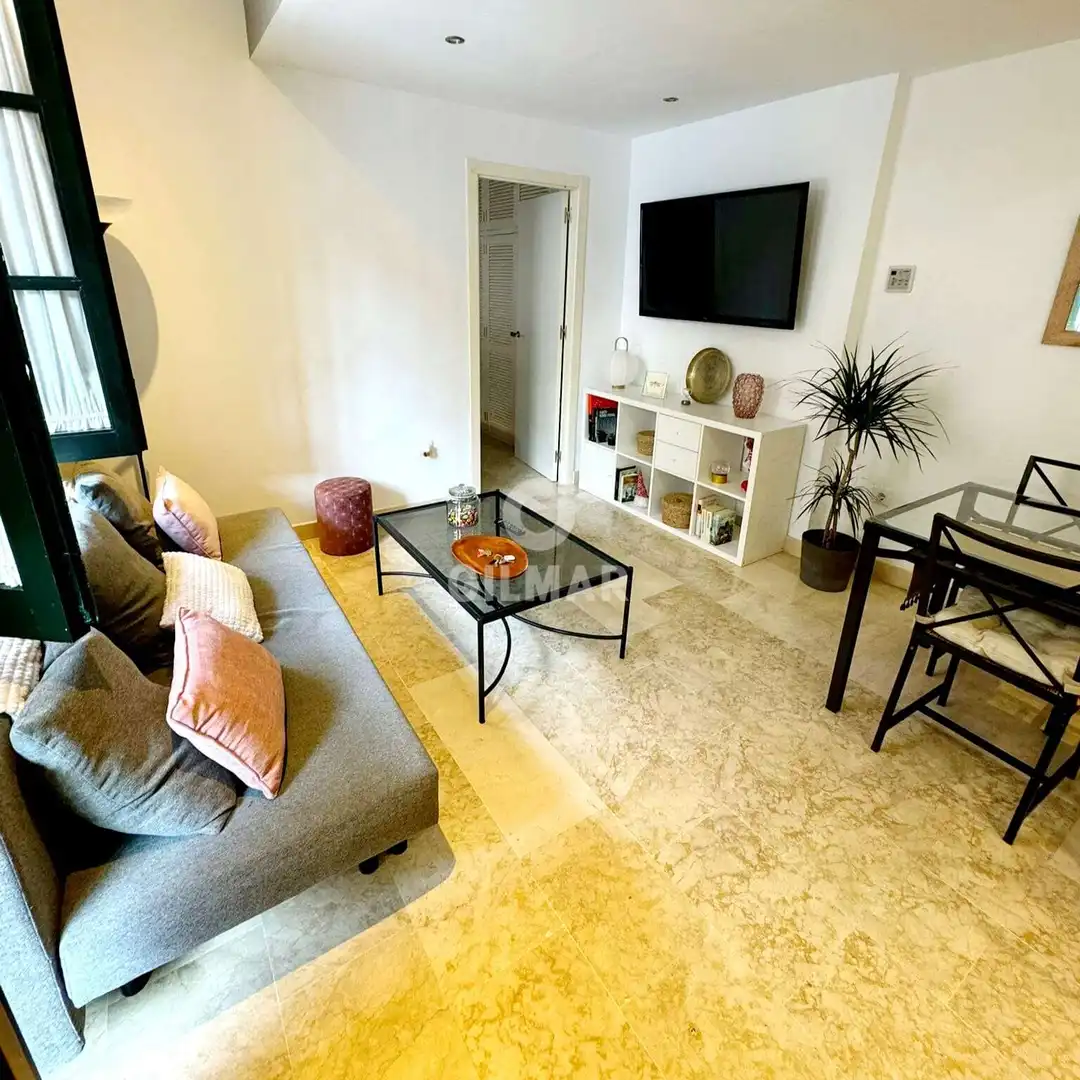 Living room of Flat for sale in Sevilla  with Heating, Storage room and Furnished