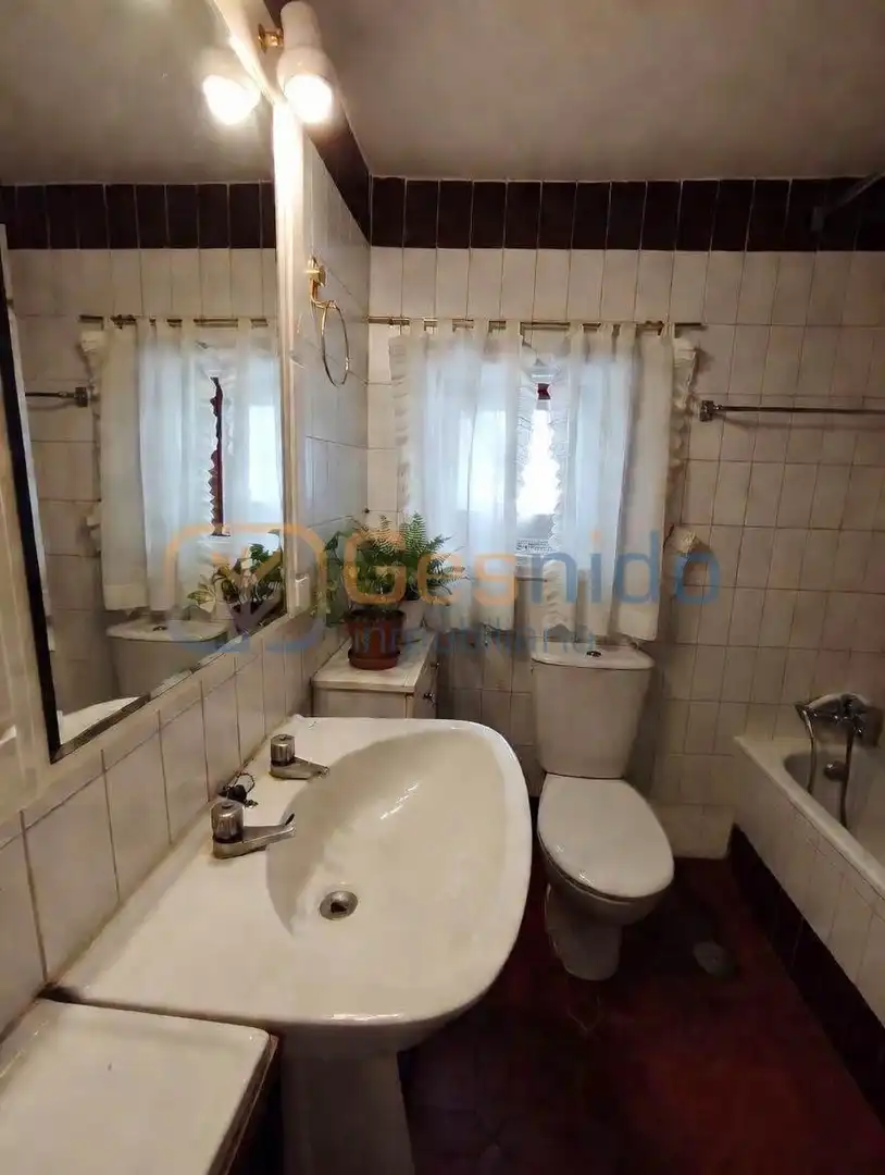 Badezimmer von Haus oder Chalet zum Verkauf in Torrecaballeros mit Heizung, Parkett und Abstellraum