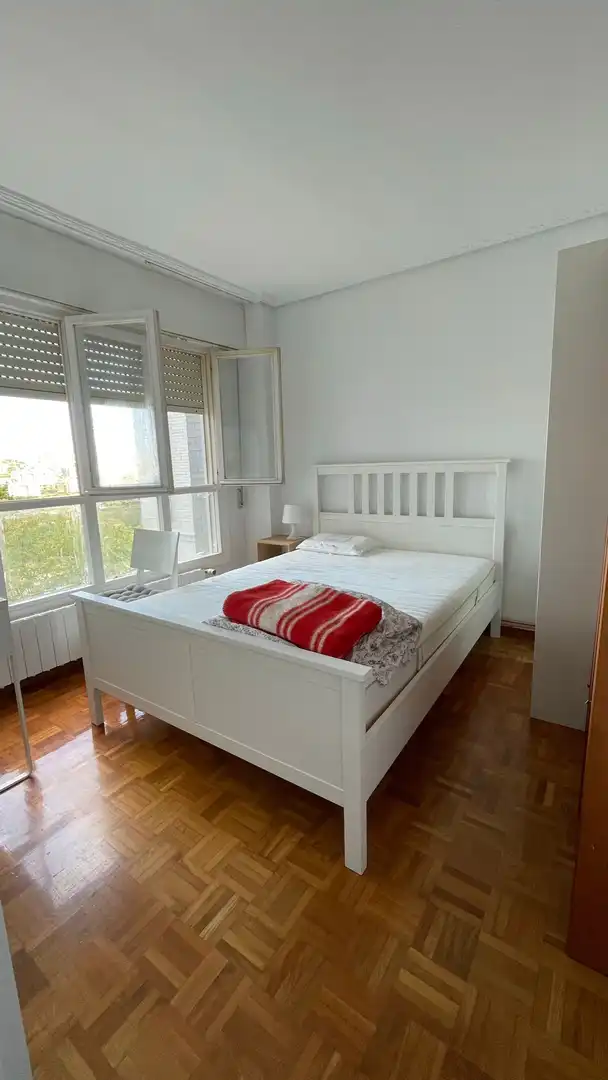 Flat with lift to rent in Avenida de los Castros, imagen 2