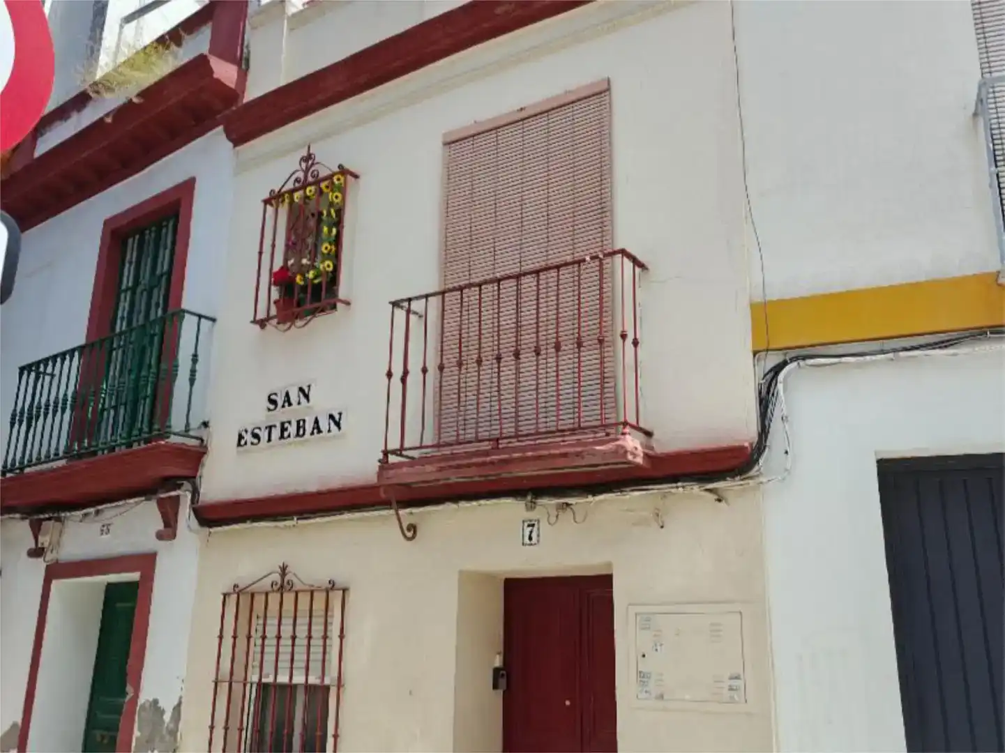 Vista exterior de Casa adosada en venda en Sevilla amb Aire condicionat i Balcó