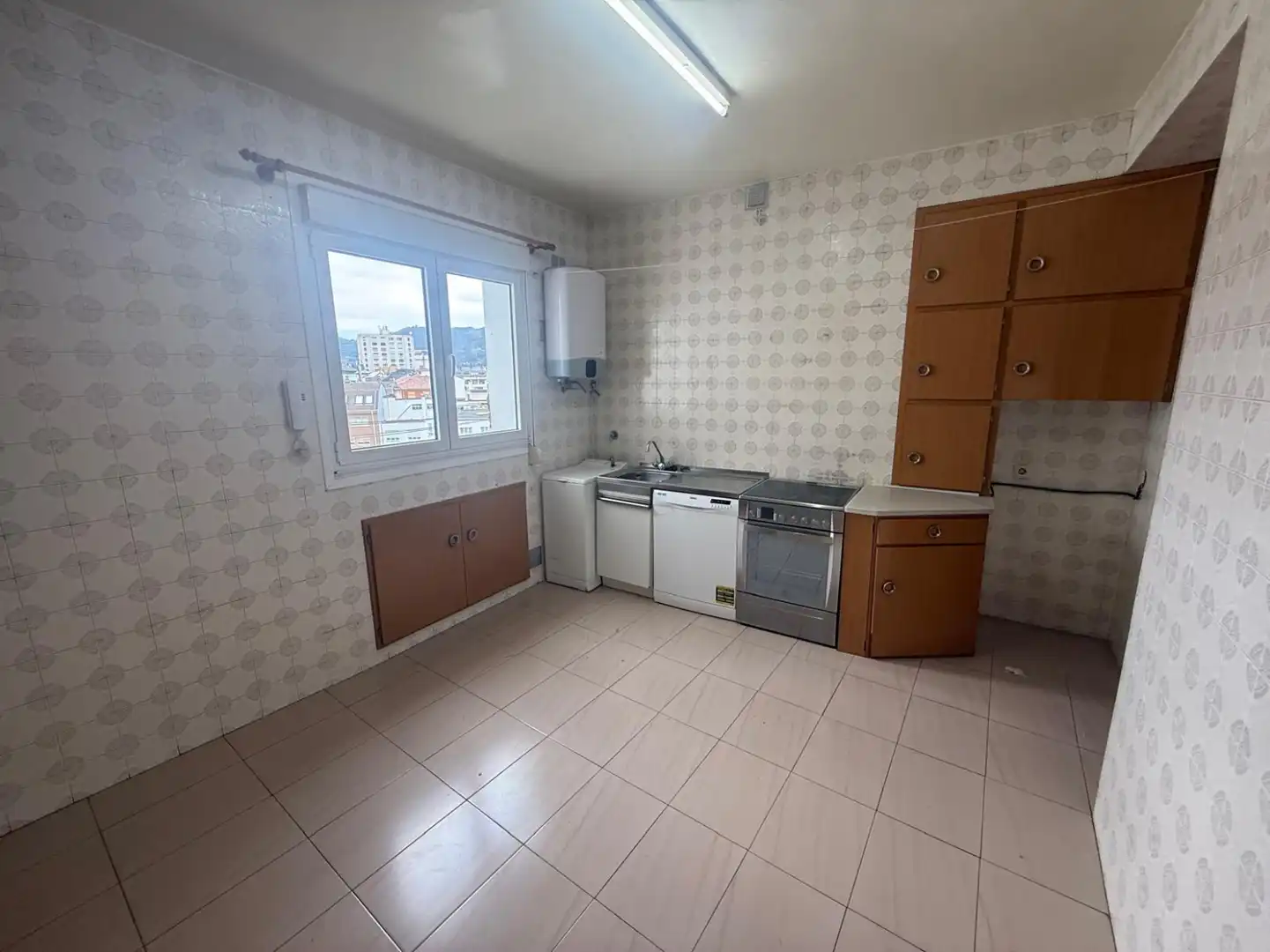 Kitchen of Flat for sale in Oviedo   with Heating, Parquet flooring and Terrace