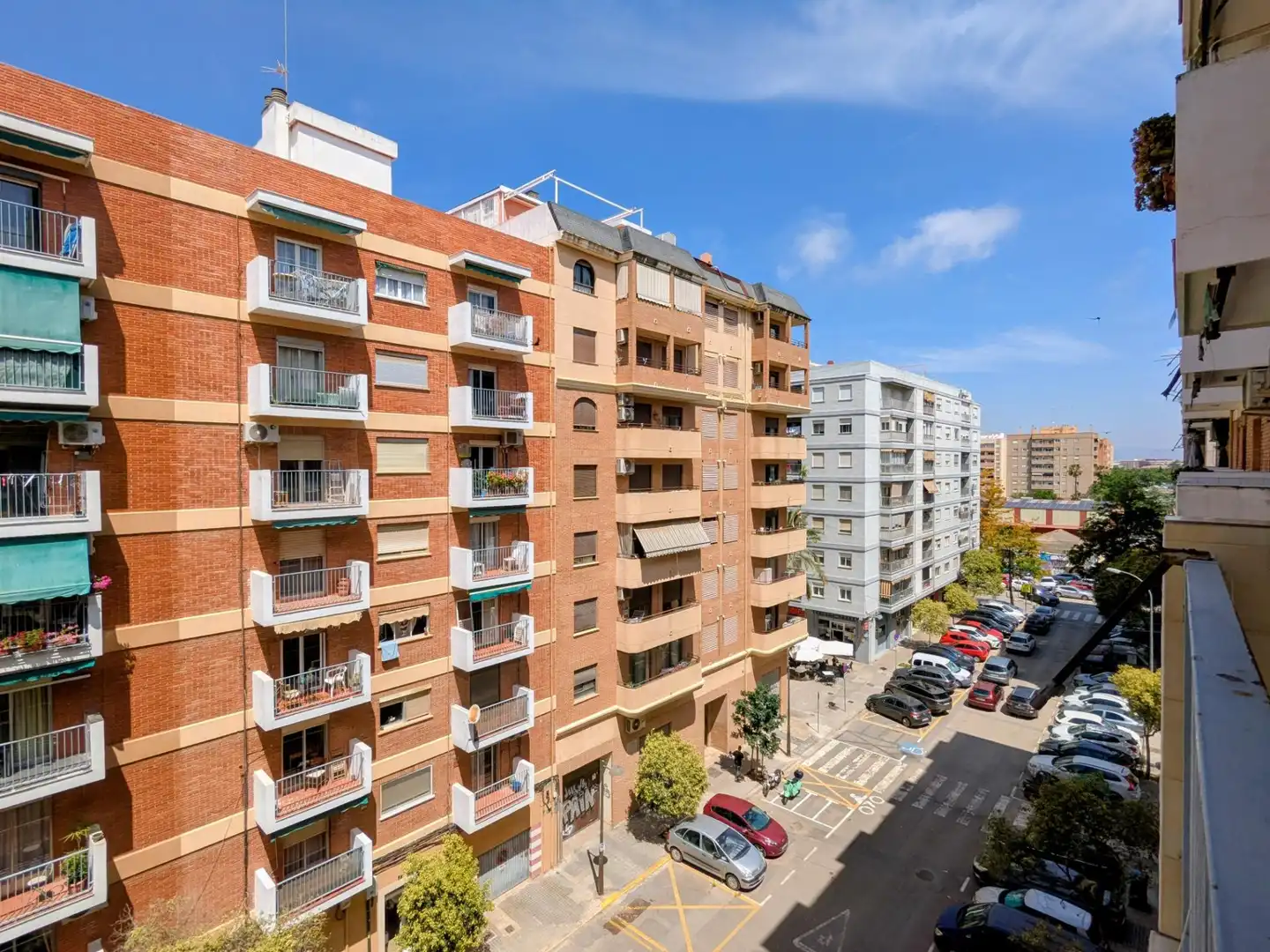 Vista exterior de Pis de lloguer en Valencia amb Balcó
