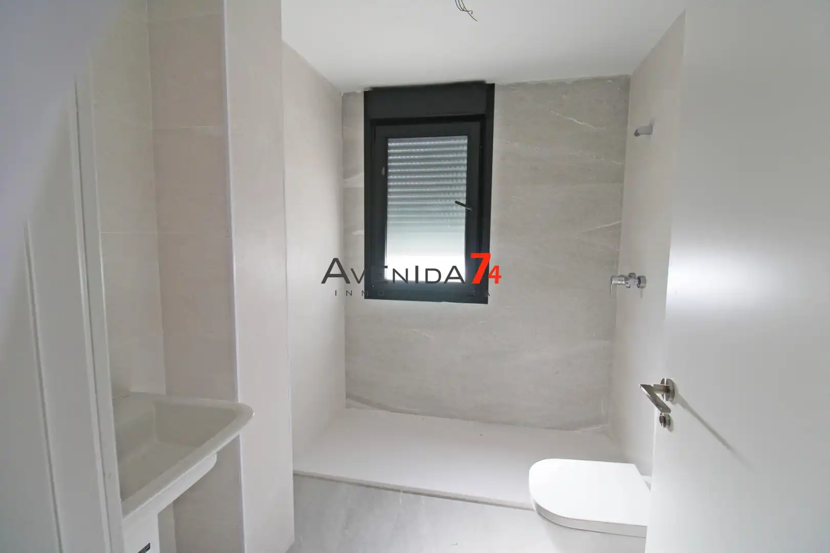 Baño de Piso en venta en Lorca con Calefacción y Balcón