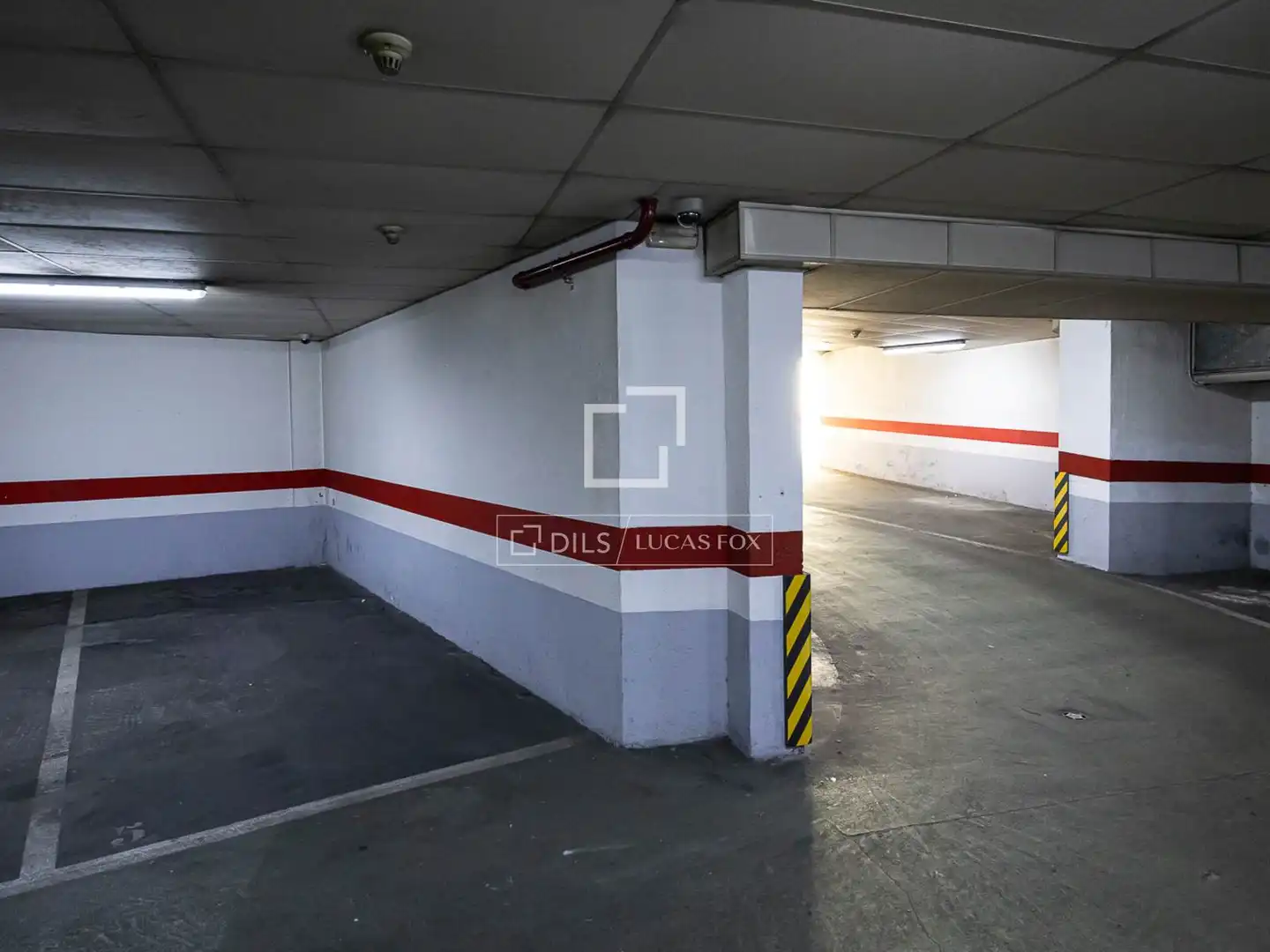 Parkplatz von Wohnung zum Verkauf in Barcelona mit Klimaanlage, Heizung und Parkett