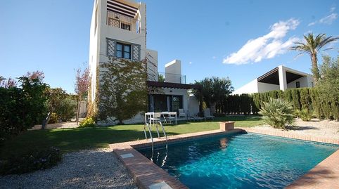 Elegantes villas independientes con piscina privada en Peraleja Golf Resort  Costa Cálida