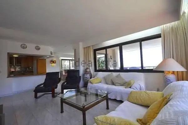 Sala d'estar de Casa adosada en venda en Calvià amb Aire condicionat, Jardí privat i Terrassa