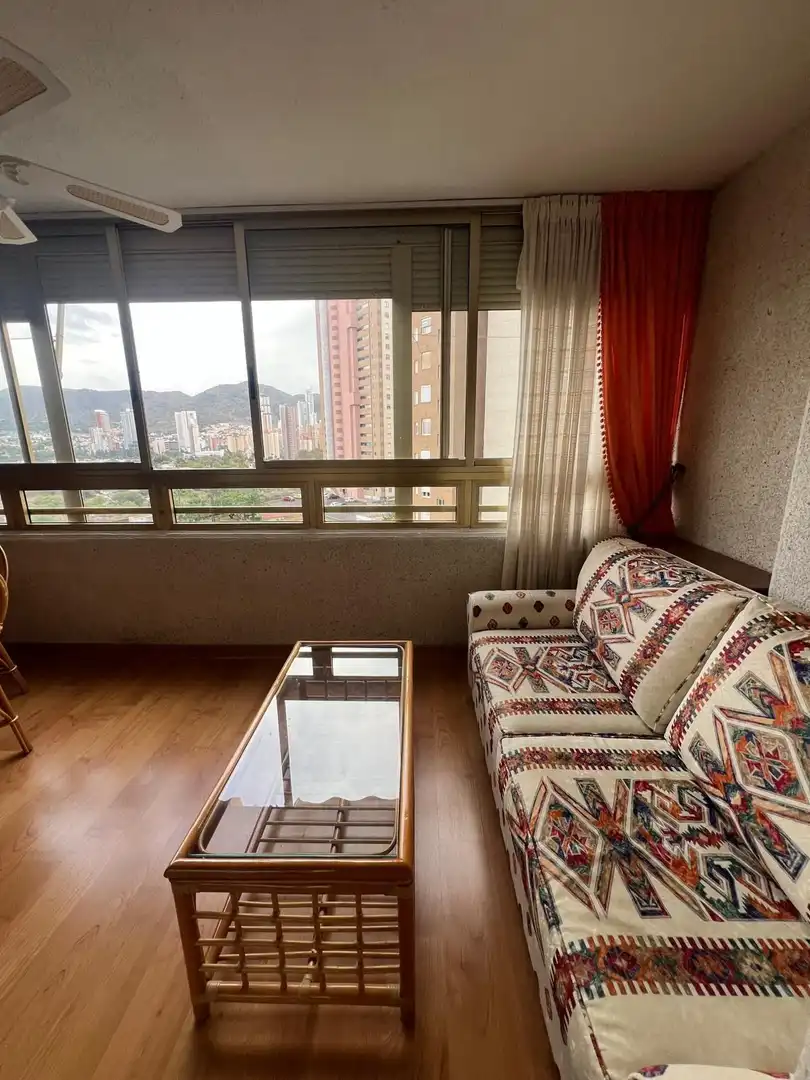 Sala de estar de Piso en venta en Benidorm con Aire acondicionado, Terraza y Amueblado