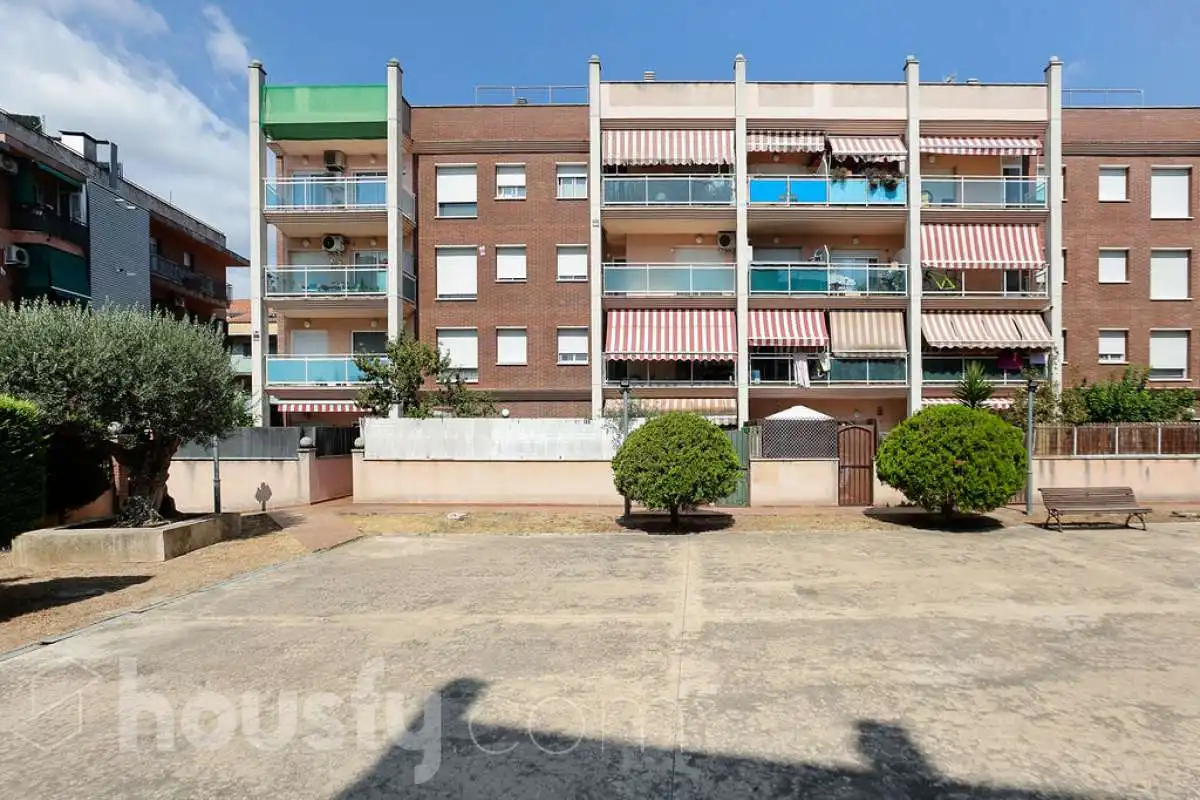 Außenansicht von Wohnung zum Verkauf in Tordera mit Klimaanlage, Heizung und Terrasse