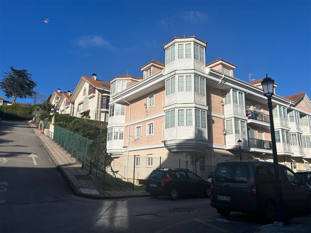 Vista exterior de Dúplex en venta en San Vicente de la Barquera con Calefacción, Parquet y Amueblado