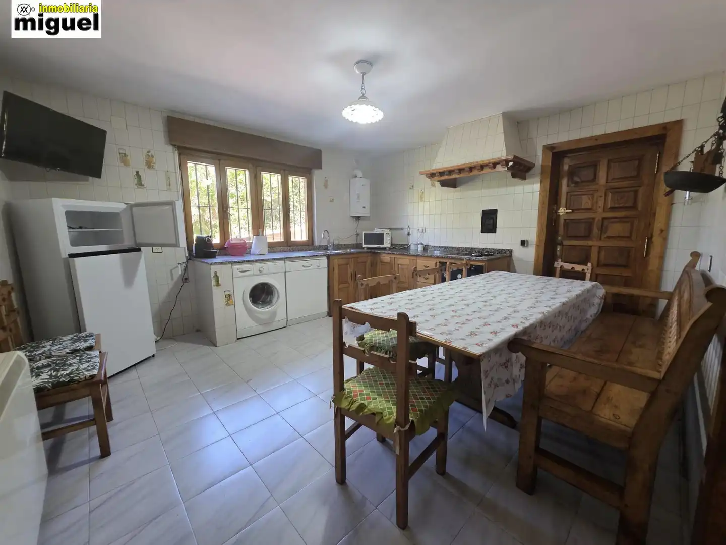 Cuina de Casa o xalet en venda en Llanes amb Calefacció, Jardí privat i Terrassa