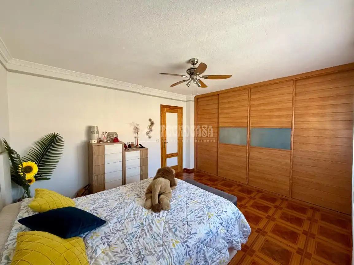 Schlafzimmer von Einfamilien-Reihenhaus zum Verkauf in Azuqueca de Henares mit Klimaanlage und Heizung
