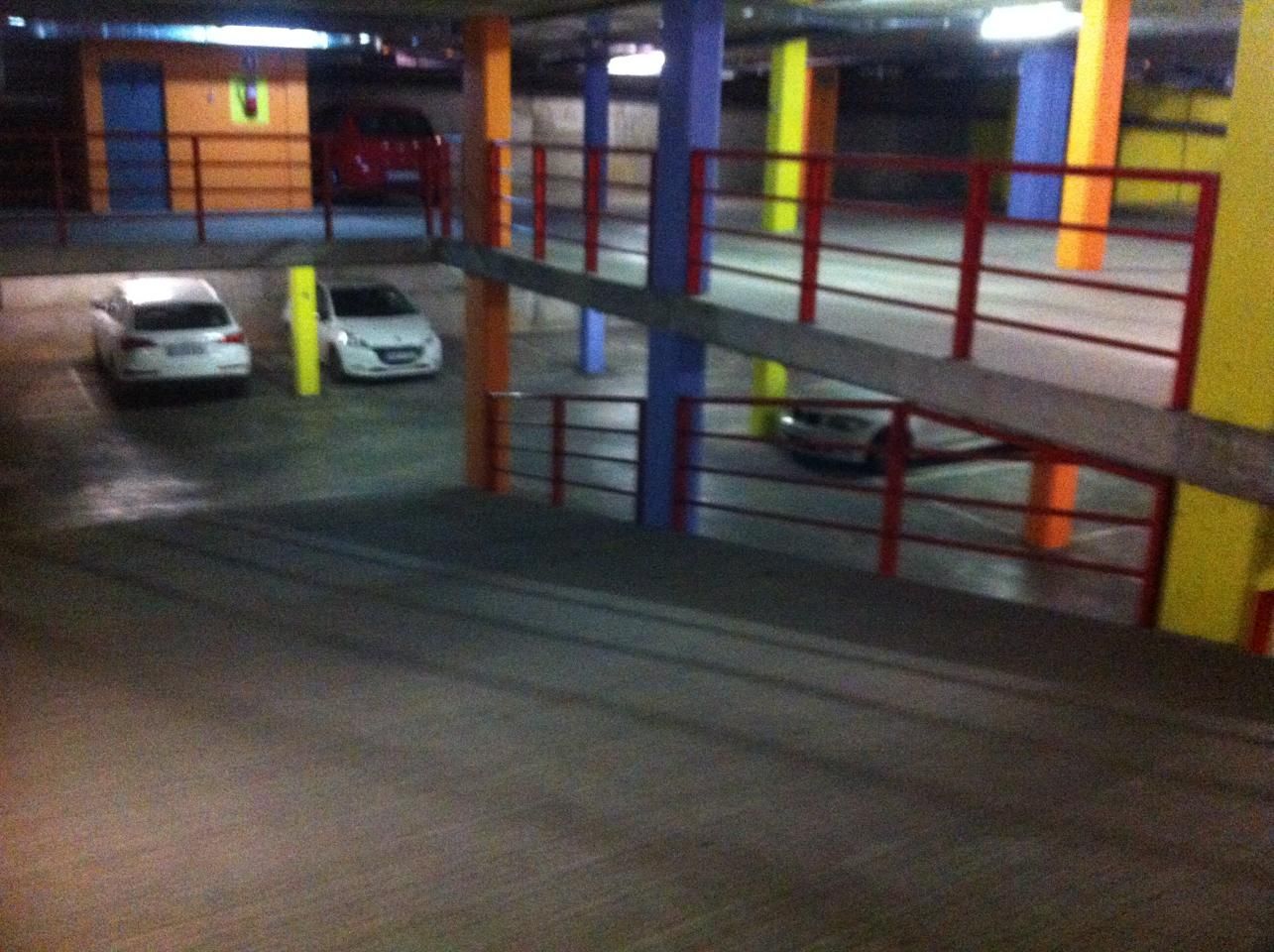 Garatge de lloguer a ancianitat, Zona Esportiva
