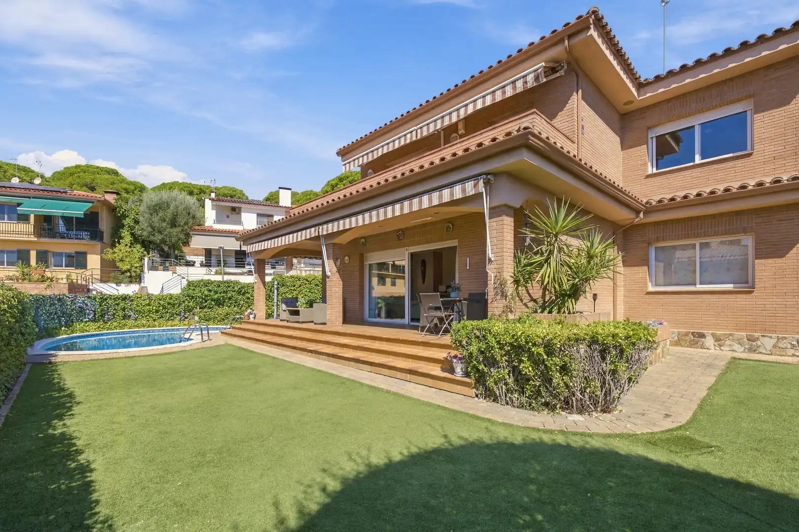 Casa amb piscina en venda a Urbanitzacions