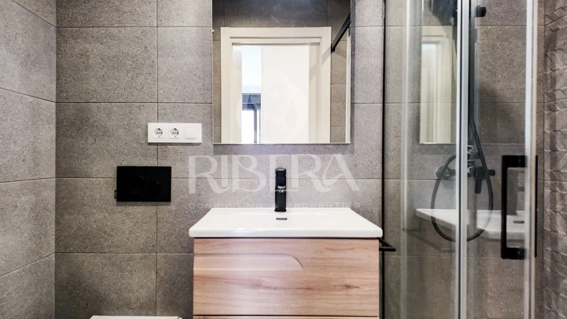 Bathroom of Flat for rent in Valencia  with Heating, Storage room and Pets allowed