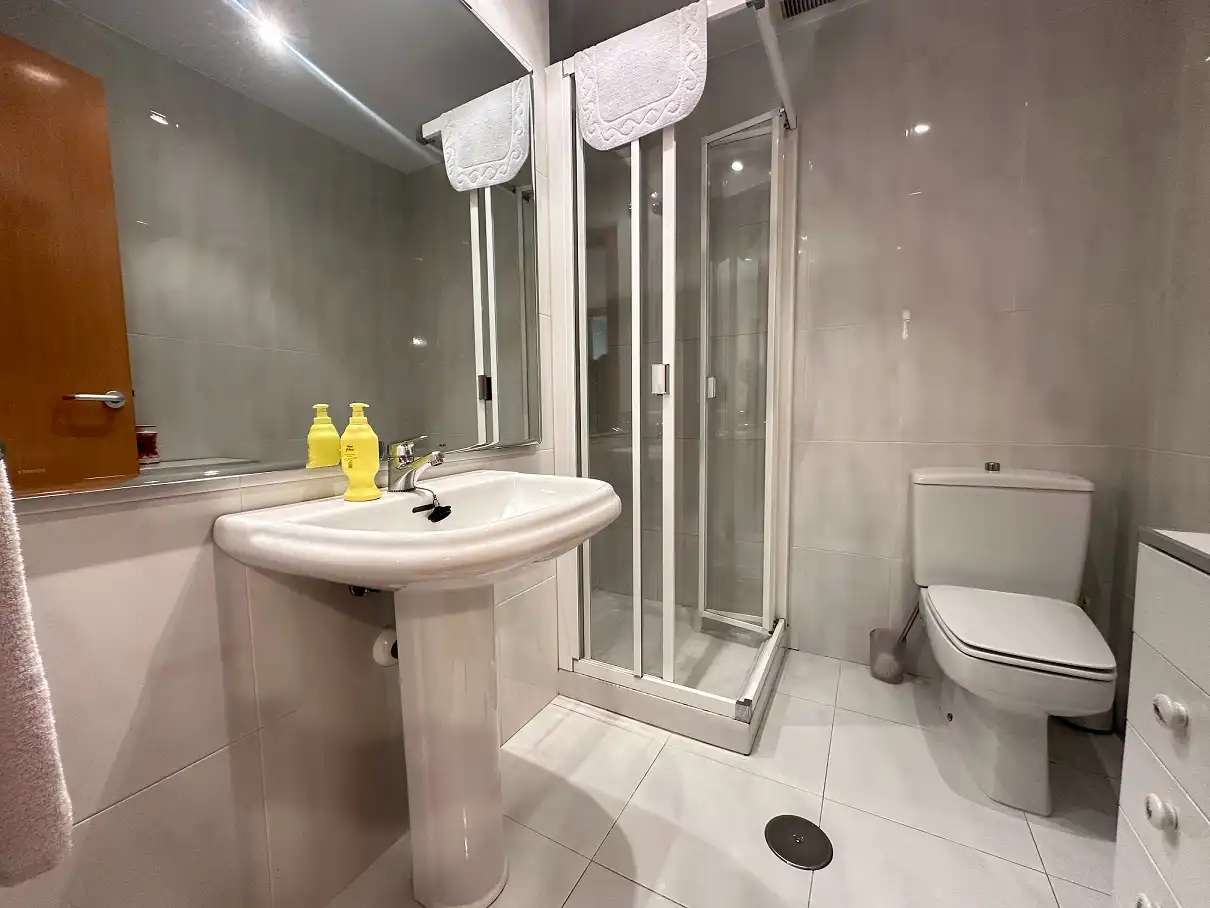 Baño de Casa o chalet en venta en Santiago de Compostela  con Calefacción, Jardín privado y Parquet