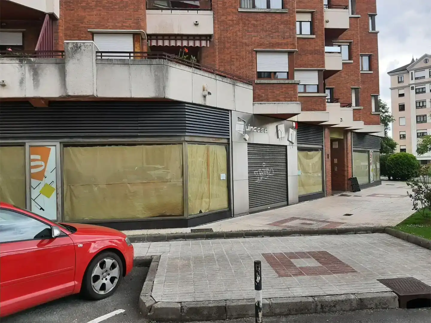 Local de lloguer en Oviedo  amb Aire condicionat