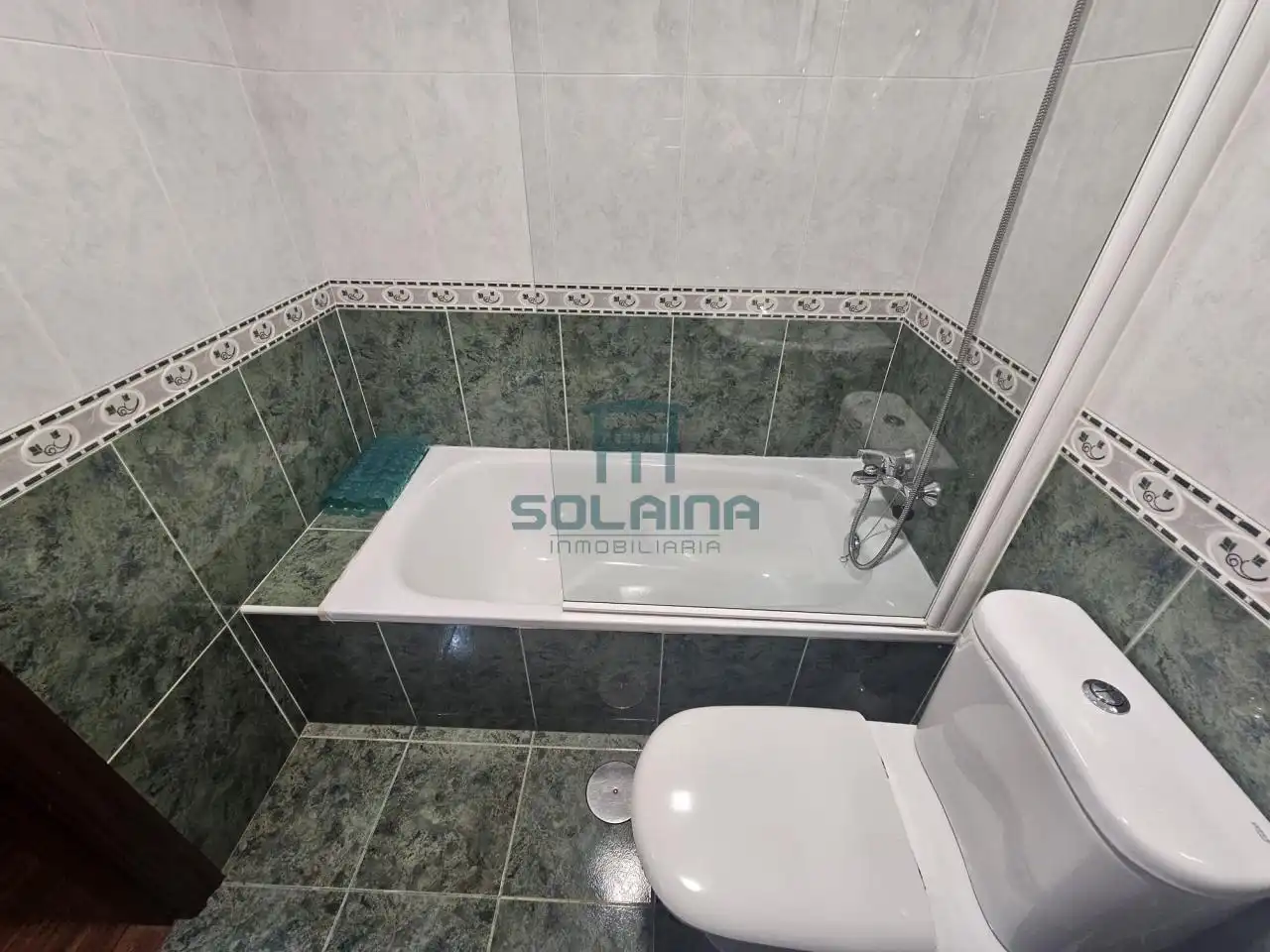 Badezimmer von Wohnungen zur Miete in Ourense Capital  mit Heizung und Möbliert