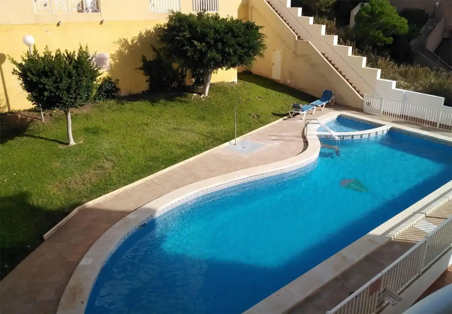 Schwimmbecken von Wohnung zur Miete in Cartagena mit Klimaanlage, Privatgarten und Abstellraum
