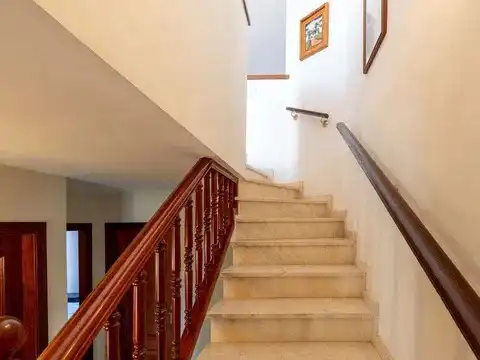 Casa aparellada amb terrassa en venda a Carrer Puigmal, imagen 36
