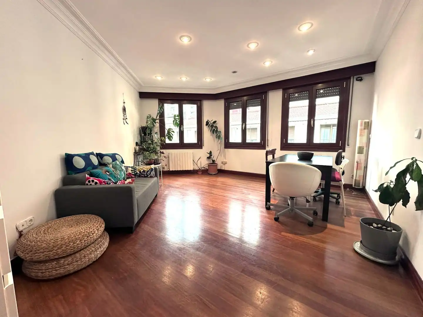 Living room of Flat for sale in Bilbao   with Heating, Terrace and Furnished