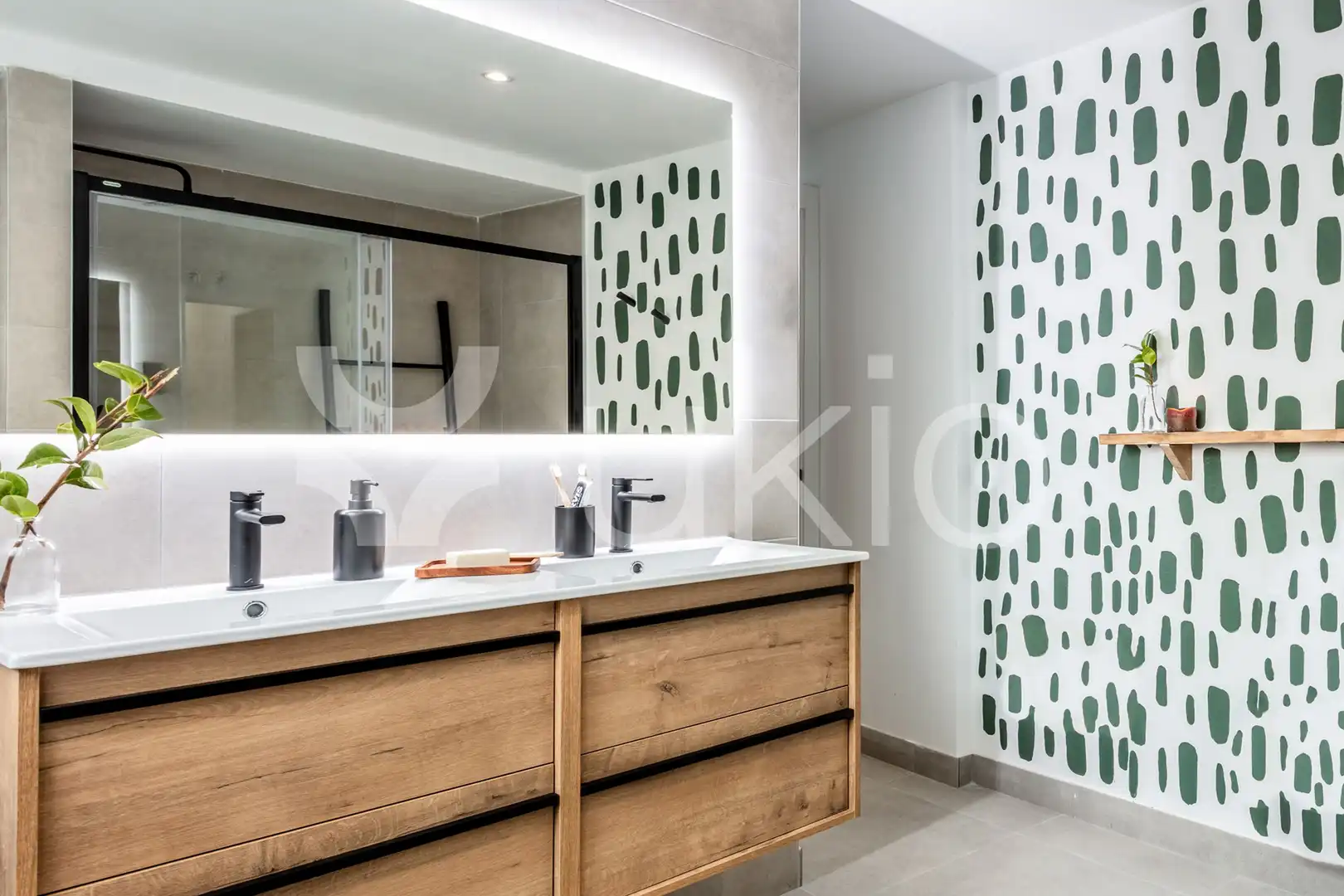 Bany de Apartament de lloguer en Madrid amb Aire condicionat, Calefacció i Moblat