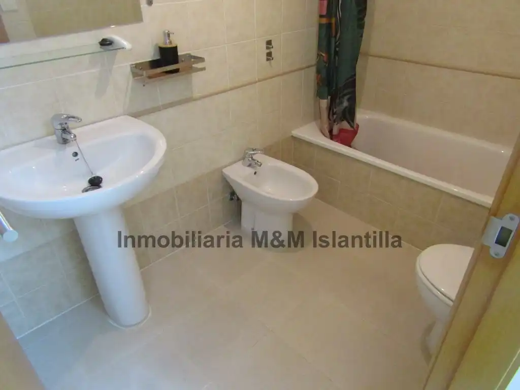 Baño de Piso en venta en Isla Cristina con Terraza, Horno y Lavadora