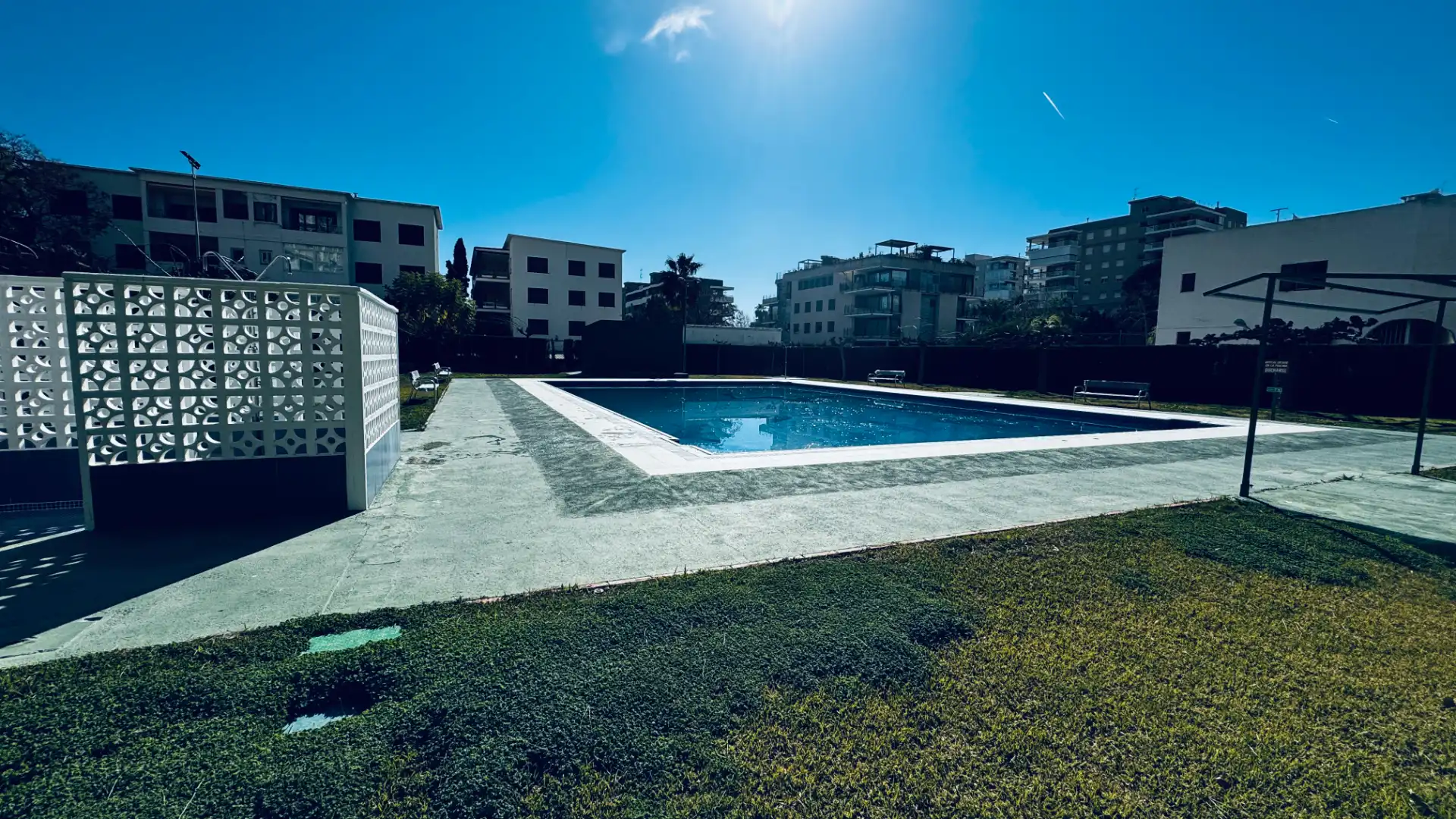 Piscina de Apartament en venda en Benicasim / Benicàssim amb Jardí privat, Terrassa i Moblat