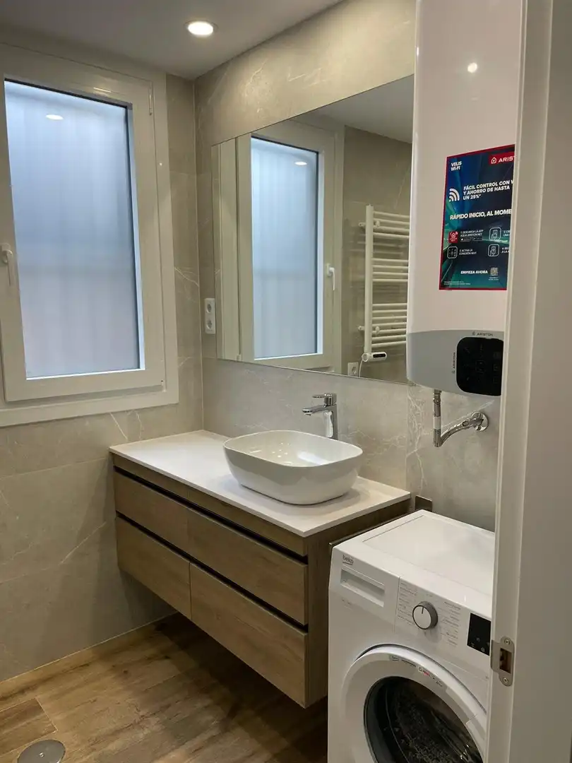 Baño de Piso de alquiler en Madrid con Aire acondicionado