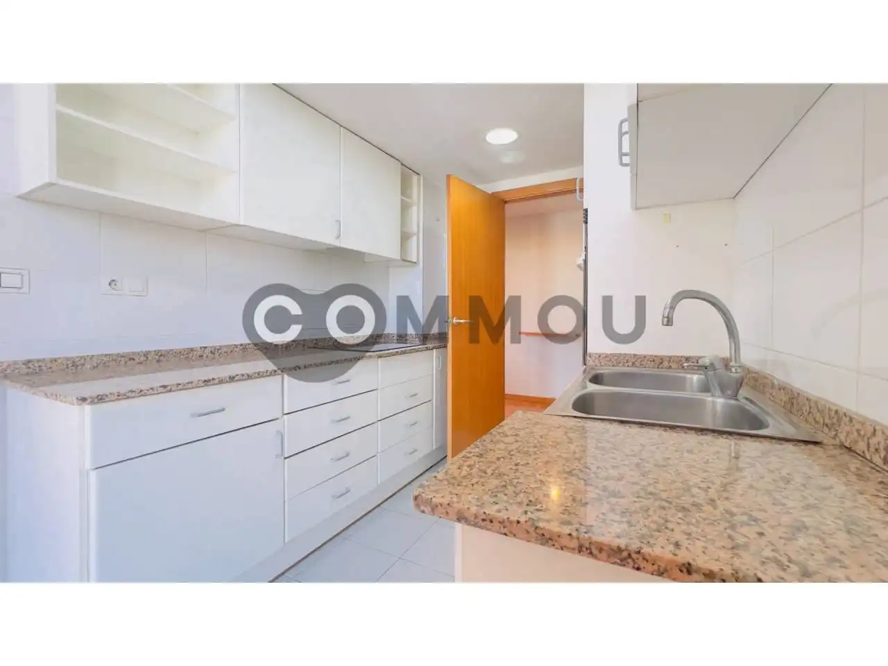 Cocina de Piso en venta en Vic con Calefacción, Parquet y Terraza